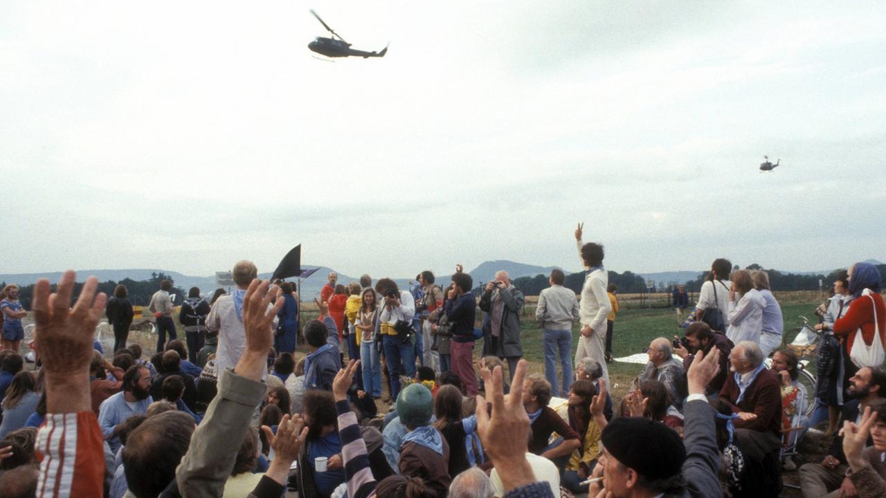 Demonstration gegen die Stationierung von Pershing-II-Raketen 1983 in Mutlangen. Demonstration gegen die Stationierung von Pershing-II-Raketen 1983 in Mutlangen.
