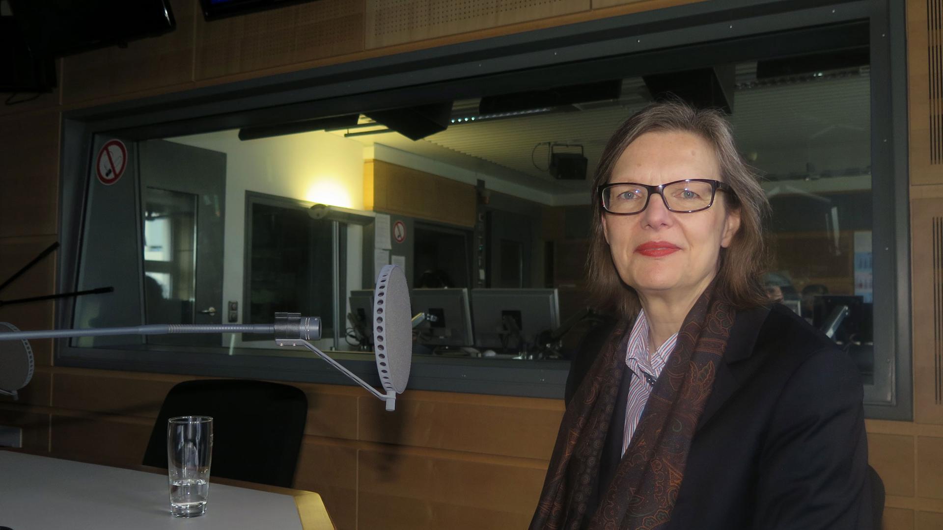 Siv Bublitz im Studio bei Deutschlandradio Kultur 18.05.15 für die Lesart Siv Bublitz im Studio bei Deutschlandradio Kultur 18.05.15 für die Lesart