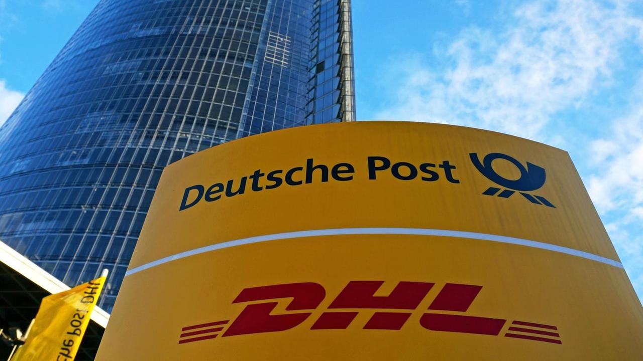 Der Post Tower, die Deutsche Post DHL Konzernzentrale, in Bonn Der Post Tower, die Deutsche Post DHL Konzernzentrale, in Bonn