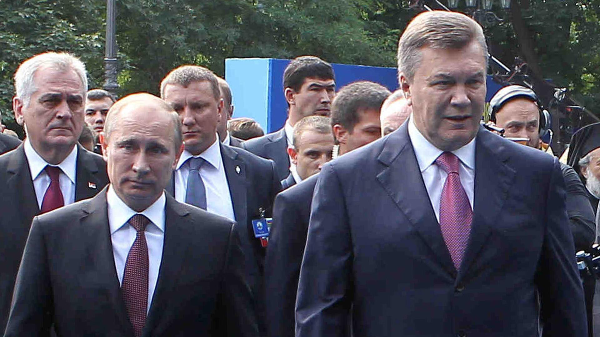 Der russische Präsident Wladimir Putin (li) zusammen mit dem urkainischen Präsidenten Viktor Yanukovich (re) Der russische Präsident Wladimir Putin (li) zusammen mit dem urkainischen Präsidenten Viktor Yanukovich (re)
