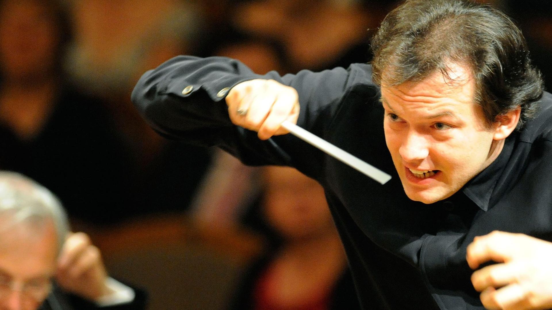 Andris Nelsons, Musikalischer Direktor des Birmingham Symphony Orchestras, dirigiert bei einem Auftritt in Prag am 20. August 2010. Andris Nelsons, Musikalischer Direktor des Birmingham Symphony Orchestras, dirigiert bei einem Auftritt in Prag am 20. August 2010.
