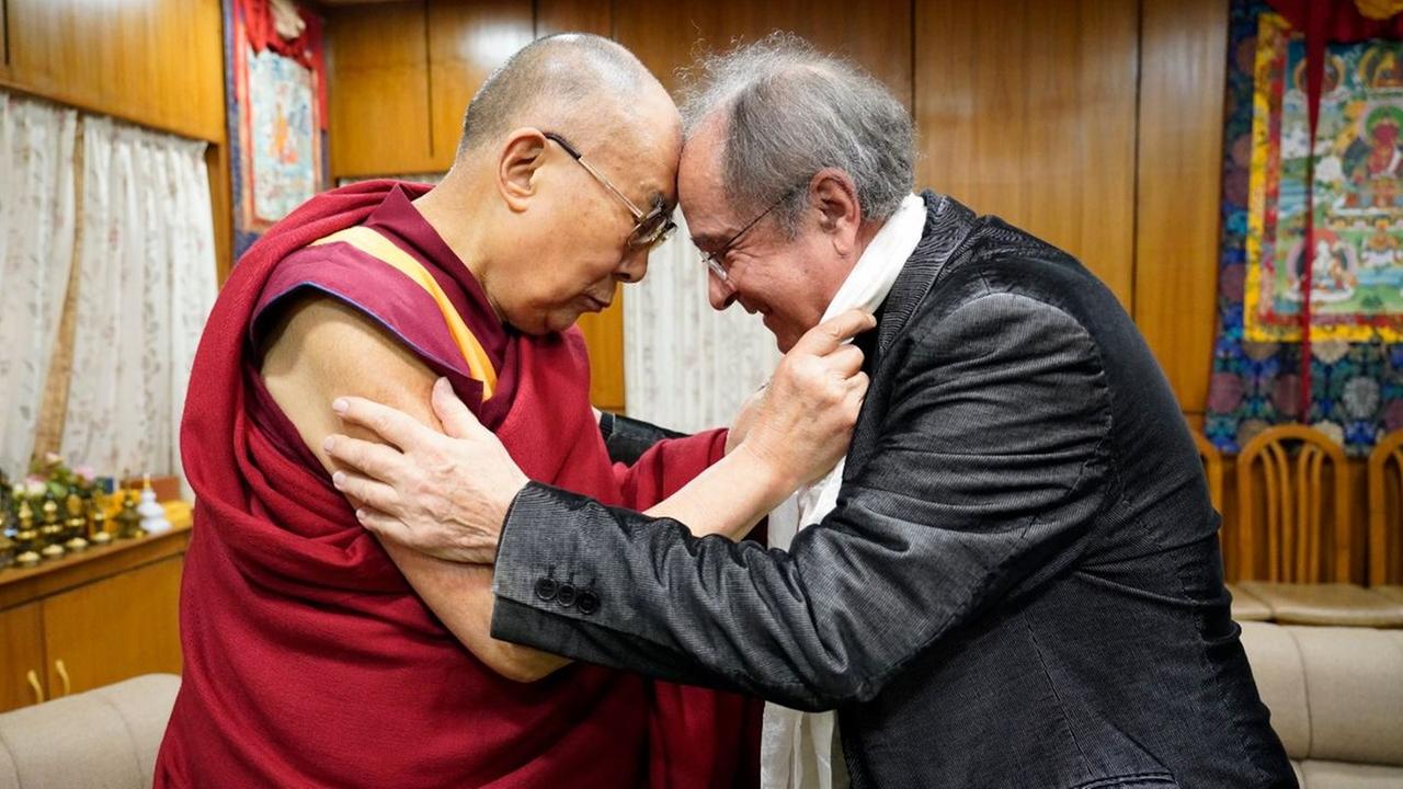 Michael Von Bruck Die Botschaft Des Dalai Lama Die Menschheit Steckt Noch In Der Pubertat