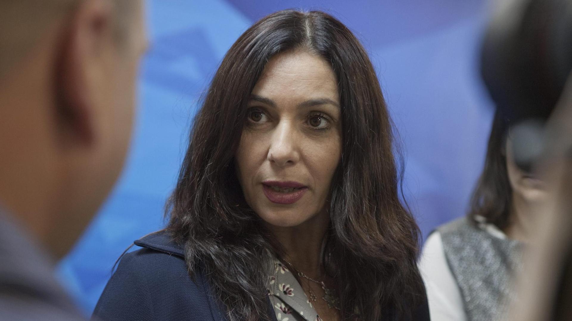Israels Kulturministerin Miri Regev, Reservistin bei der Armee, hat angekündigt, Mittel für die Künstler zu streichen, die den Staat "diffamierten". (Jerusalem, June 21, 2015) Israels Kulturministerin Miri Regev, Reservistin bei der Armee, hat angekündigt, Mittel für die Künstler zu streichen, die den Staat "diffamierten". (Jerusalem, June 21, 2015)