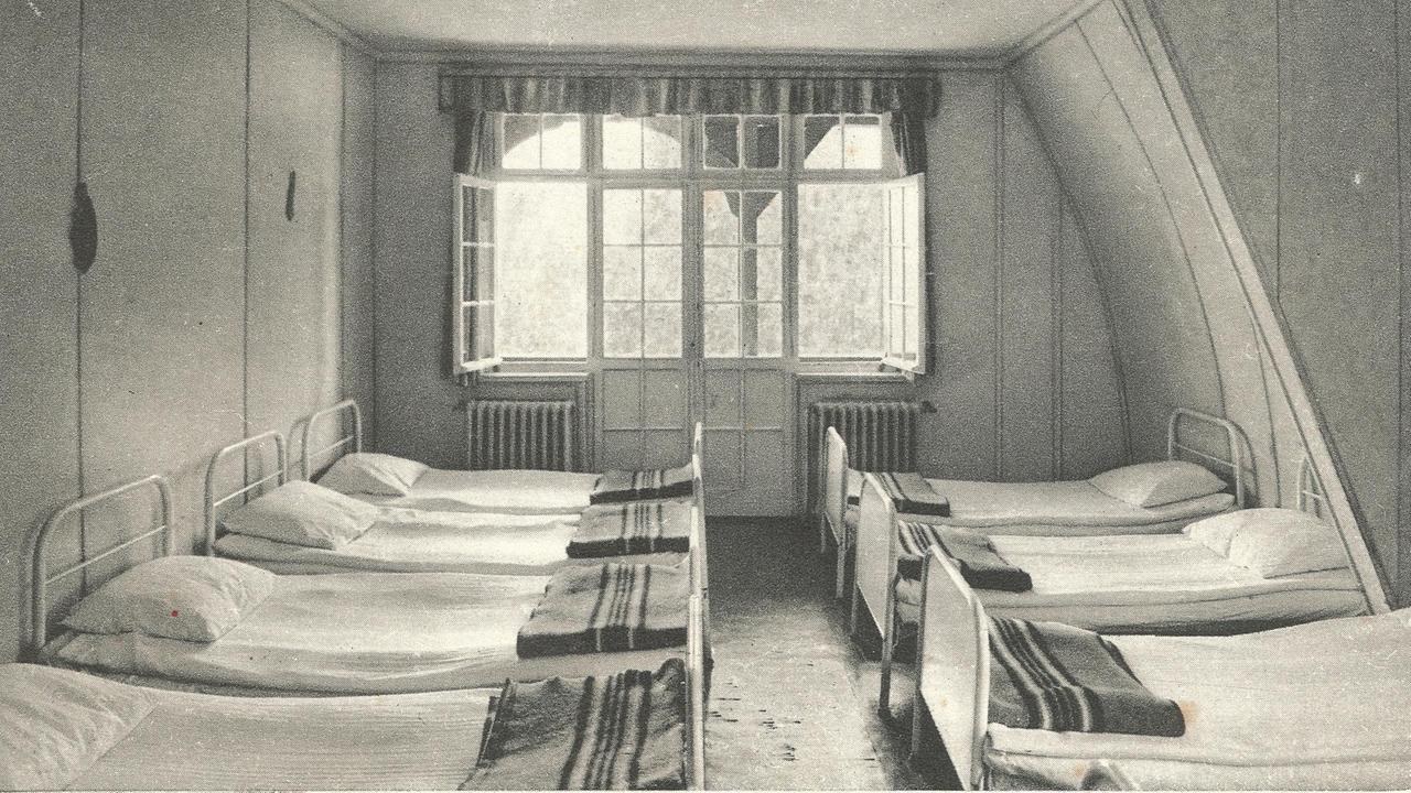 Der Schlafraum des Kinderheims Der Schlafraum des Kinderheims