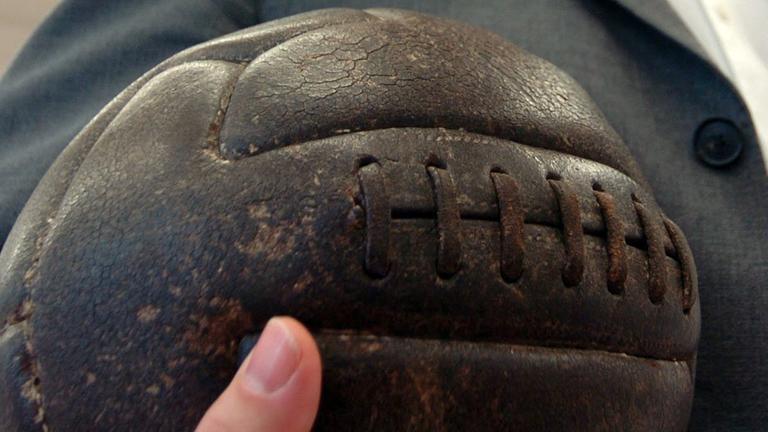Endspielball der 1. Fußballweltmeisterschaft aus dem Jahr 1930 in Uruguay Endspielball der 1. Fußballweltmeisterschaft aus dem Jahr 1930 in Uruguay
