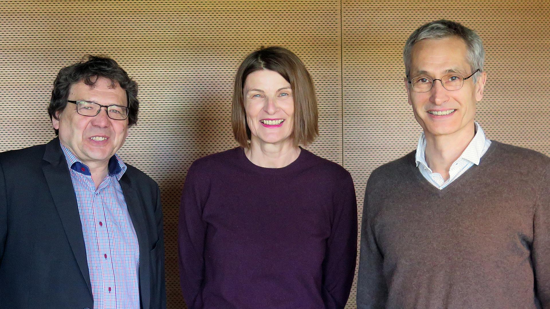 Herausgeber Thomas Geiger, Schriftstellerin Sabine Scholl und Moderator Jörg Plath. Herausgeber Thomas Geiger, Schriftstellerin Sabine Scholl und Moderator Jörg Plath.