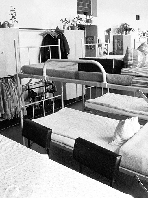 Was ist in DDR-Gefängnissen mit Frauen passiert, die sich nicht systemkonform verhielten?