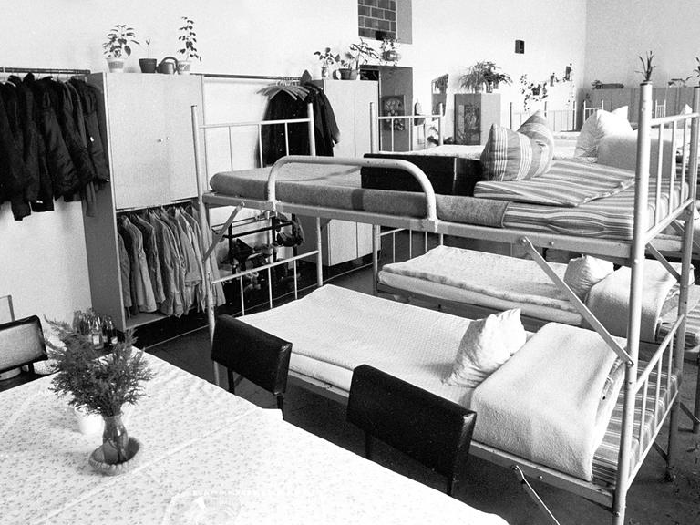 Was ist in DDR-Gefängnissen mit Frauen passiert, die sich nicht systemkonform verhielten?