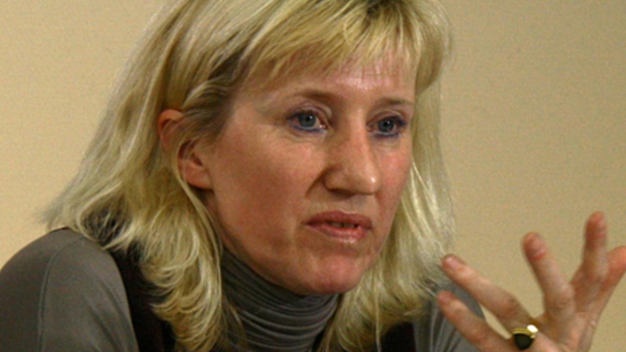 Die ehemalige DDR-Sportlerin Ines Geipel auf einer Pressekonferenz im Jahr 2013 Die ehemalige DDR-Sportlerin Ines Geipel auf einer Pressekonferenz im Jahr 2013