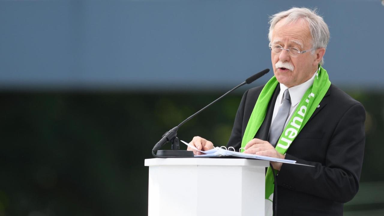 Hans Leyendecker, Präsident des 37. Deutschen Evangelischen Kirchentages Dortmund, spricht bei der Eröffnungsveranstaltung des Kirchentags. Hans Leyendecker, Präsident des 37. Deutschen Evangelischen Kirchentages Dortmund, spricht bei der Eröffnungsveranstaltung des Kirchentags.