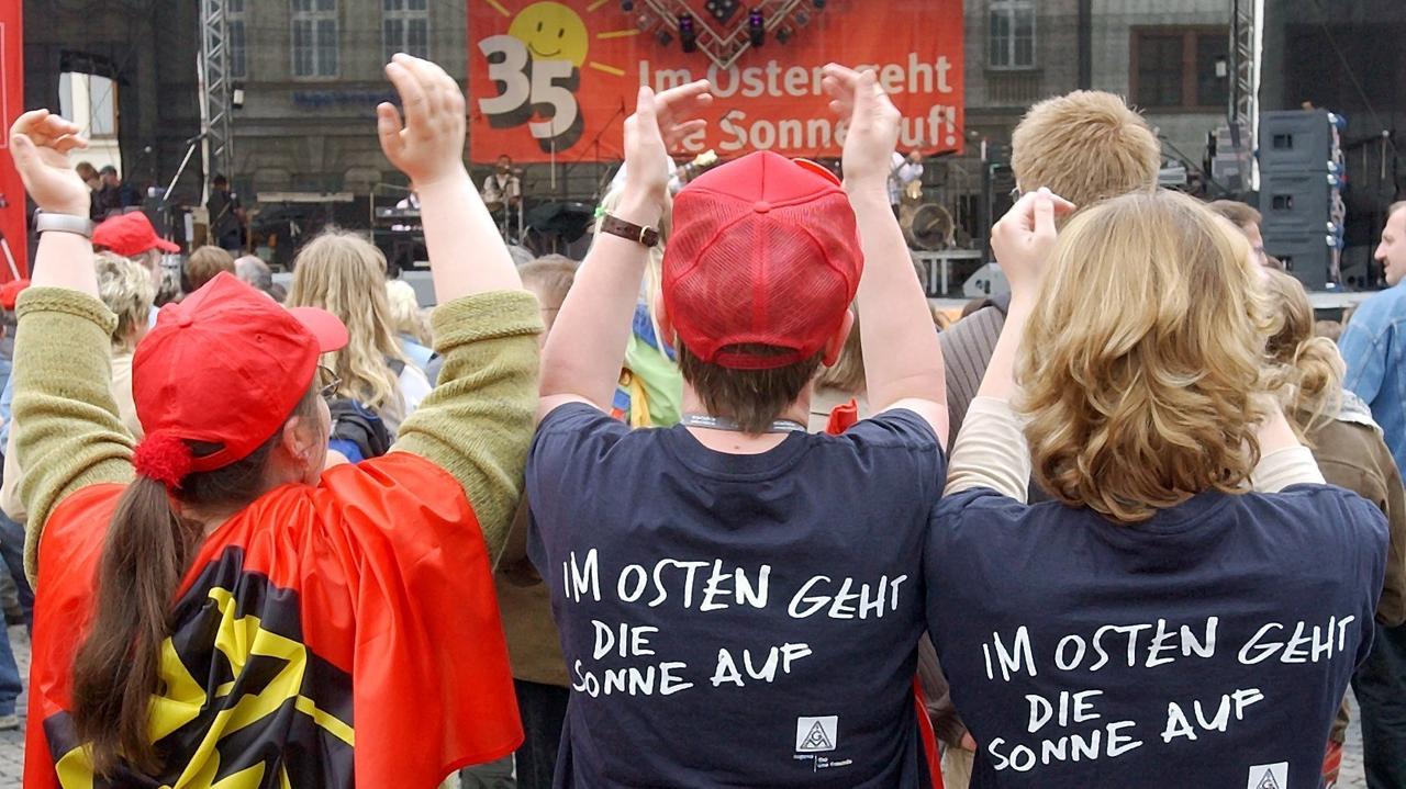 Demonstranten demonstrieren für ihr Anliegen Demonstranten demonstrieren für ihr Anliegen