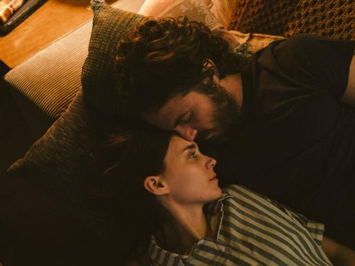 Rooney Mara und Casey Affleck in David Lowerys "A Ghost Story"