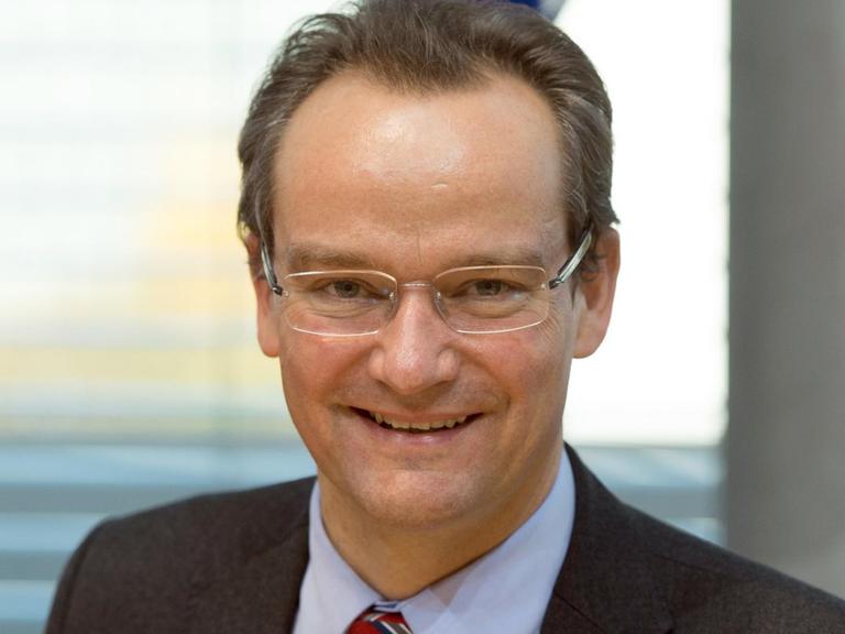 Gunther Krichbaum (CDU) lächelt in die Kamera