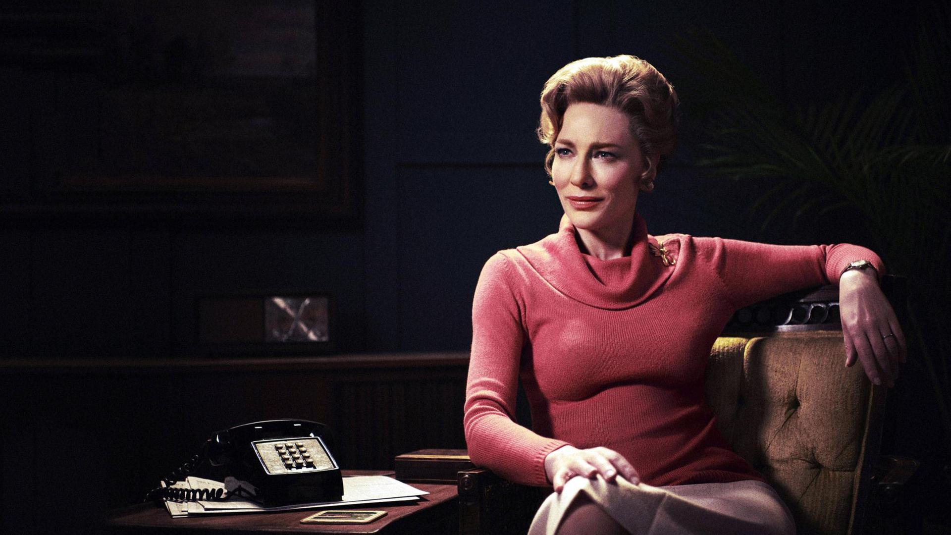Die Schauspielerin Cate Blanchett in der Rolle der Phyllis Schlafly in der Mini-Serie "Mrs. America". Die Schauspielerin Cate Blanchett in der Rolle der Phyllis Schlafly in der Mini-Serie "Mrs. America".