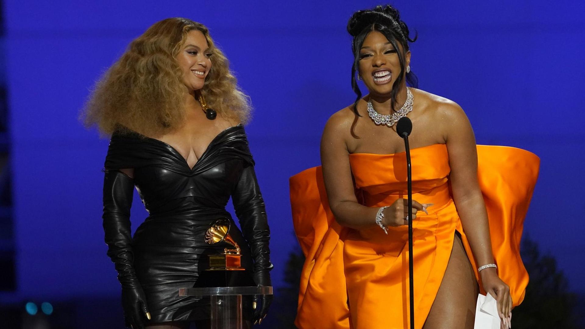 Beyonce (links) und Megan Thee Stallion Beyonce (links) und Megan Thee Stallion