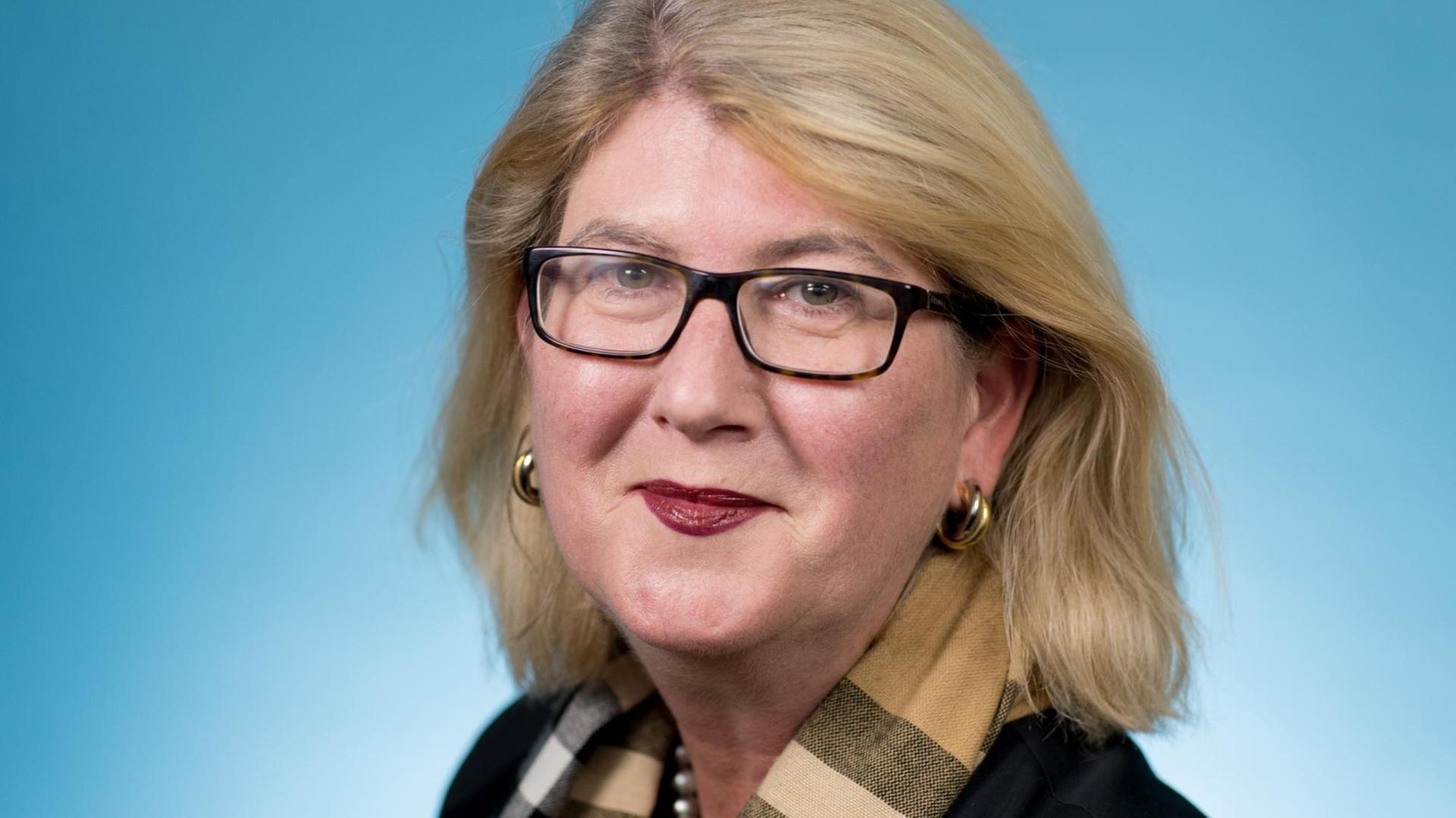 Britta Katharina Dassler, Mitglied der FDP-Bundestagsfraktion in der 19. Legislaturperiode, aufgenommen am 20.10.2017 im Bundestag in Berlin. Foto: Kay Nietfeld/dpa | Verwendung weltweit Britta Katharina Dassler, Mitglied der FDP-Bundestagsfraktion in der 19. Legislaturperiode, aufgenommen am 20.10.2017 im Bundestag in Berlin. Foto: Kay Nietfeld/dpa | Verwendung weltweit