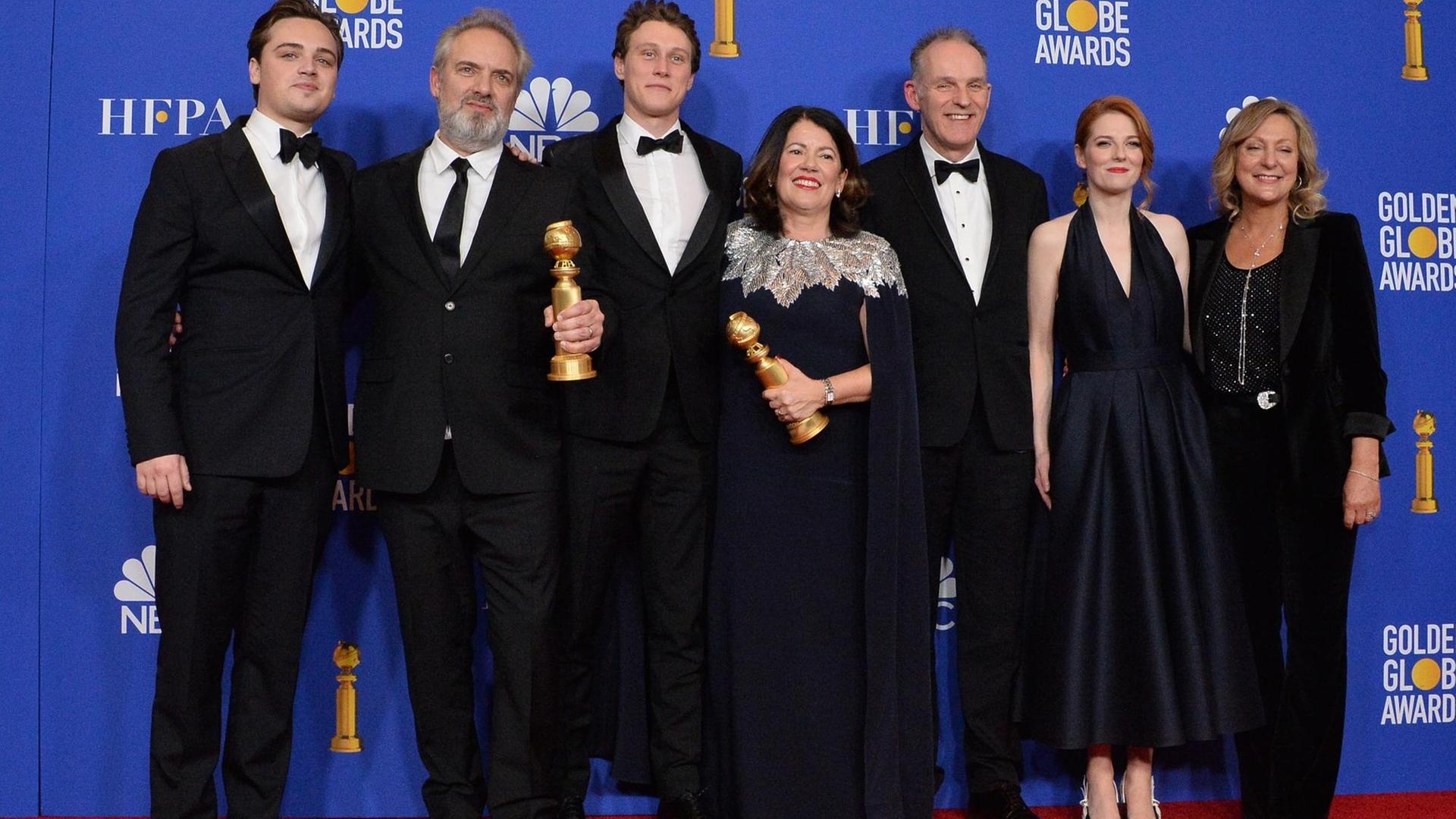 Das Kriegsdrama "1917" von Regisseur Sam Mendes hat den Golden Globe als bestes Filmdrama gewonnen. Das Kriegsdrama "1917" von Regisseur Sam Mendes hat den Golden Globe als bestes Filmdrama gewonnen.