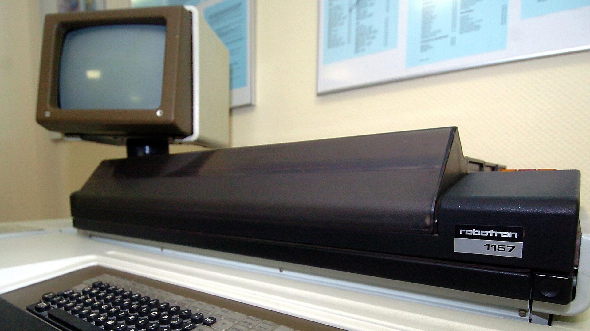 Ein Computer der Marke Robotron Ein Computer der Marke Robotron