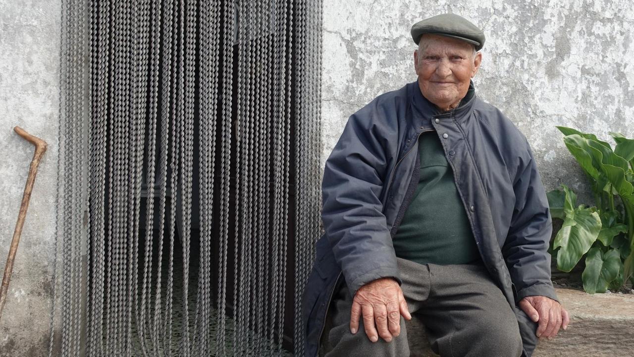 Francisco Lourenço, Witwer, 90 Jahre alt, lebt schon sein ganzes Leben in Espinho Grande. Foto aus 2018 Francisco Lourenço, Witwer, 90 Jahre alt, lebt schon sein ganzes Leben in Espinho Grande. Foto aus 2018