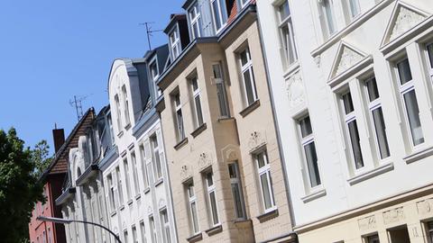 Häuser in Köln - besonders in Großstädten ziehen die Mieten an.