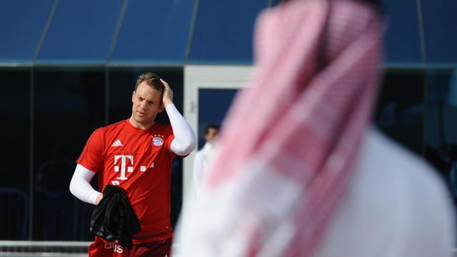 Bayerns Torwart Manunel Neuer während eines Trainings in Katar