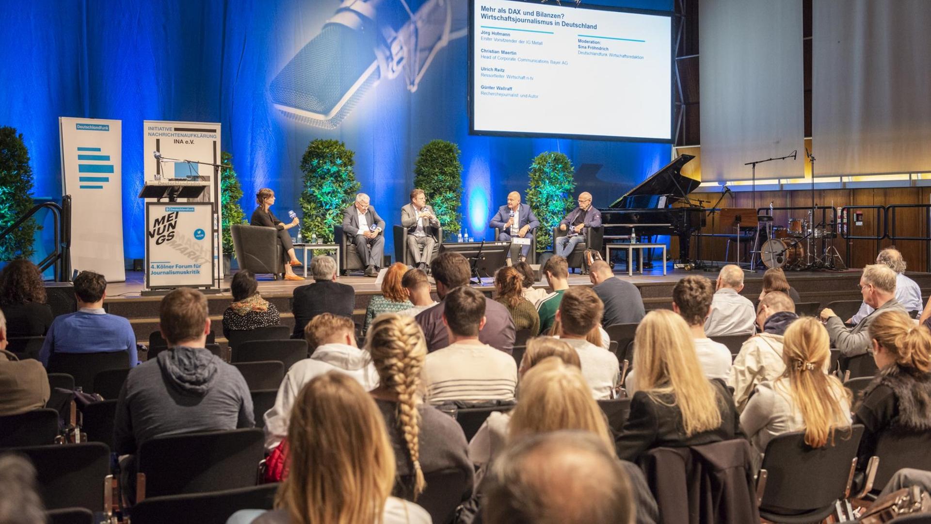 Die Diskussionsrunde "Wirtschaftsjournalismus - Mehr als Dax und Bilanzen" beim Forum Journalismuskritik Die Diskussionsrunde "Wirtschaftsjournalismus - Mehr als Dax und Bilanzen" beim Forum Journalismuskritik
