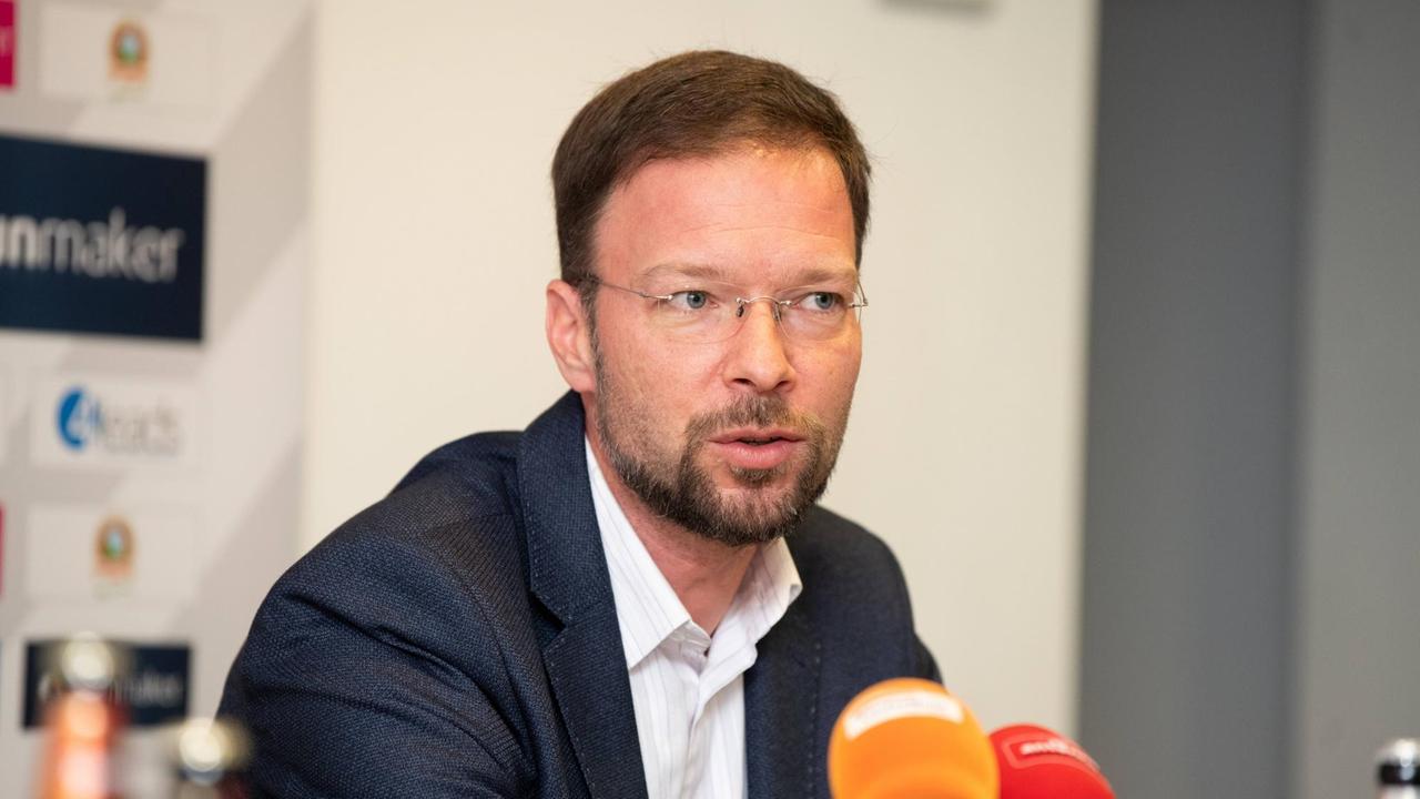 Pressekonferenz des FC Carl Zeiss Jena mit Oberbürgermeister Dr. Thomas Nitzsche (FDP).