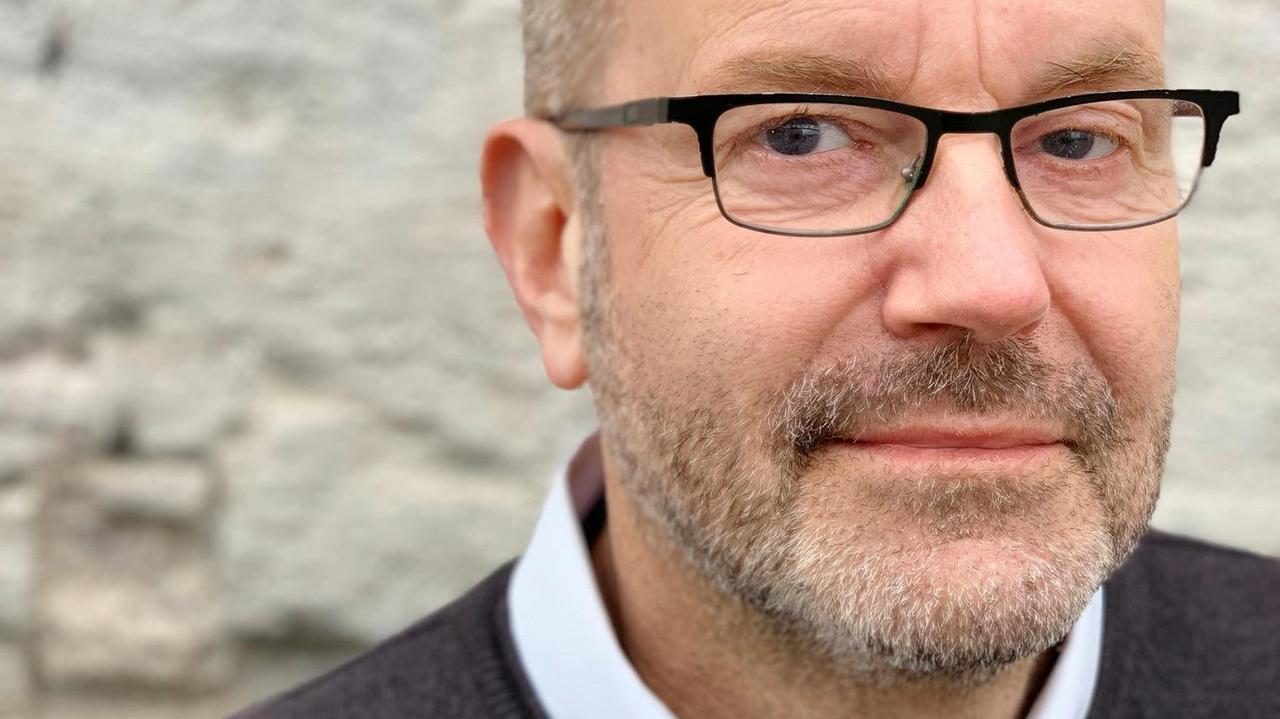 Portrait des Autors Bernd Brunner. Portrait des Autors Bernd Brunner.