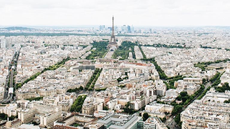 Panorama von Paris mit dem Eifelturm.