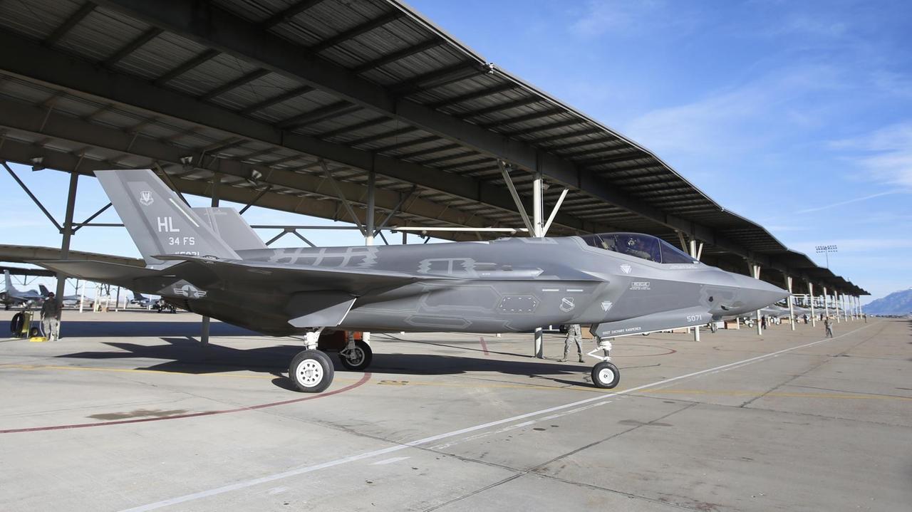 Ein F-35 Kampfjet auf dem Militärstützpunkt Hill Air Force Base in Ogden, Utah.