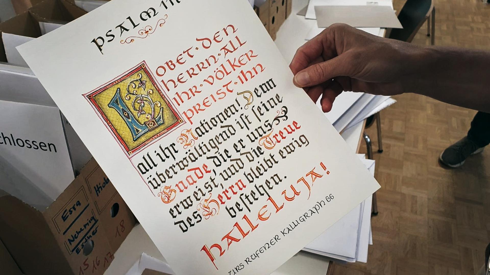 Ein kunstvoll verzierter Psalmanfang für die St. Galler Corona-Bibel. Ein kunstvoll verzierter Psalmanfang für die St. Galler Corona-Bibel.