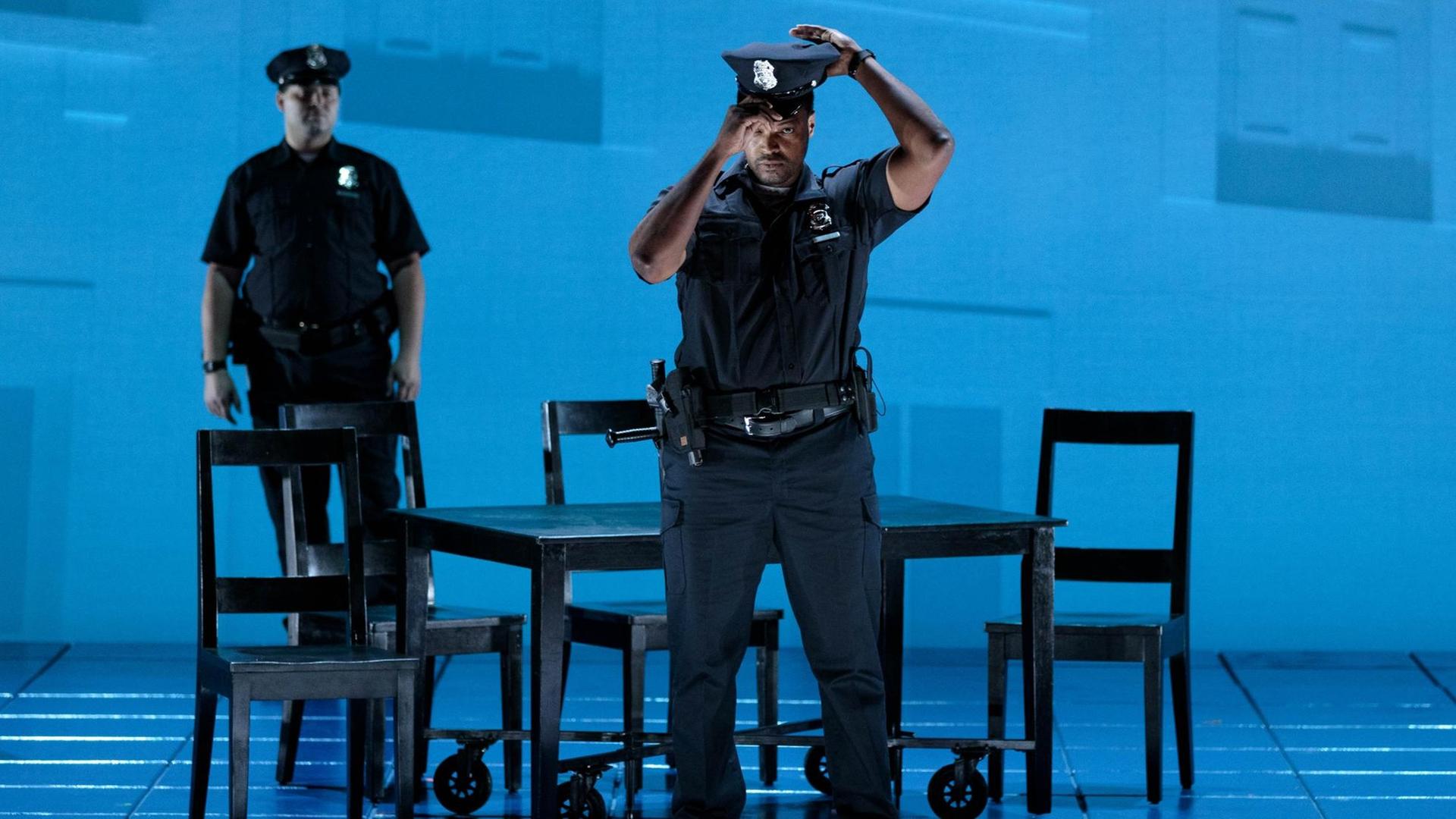 Kenneth Kellogg als Vater in der Premiere von "Blue" Kenneth Kellogg als Vater in der Premiere von "Blue"