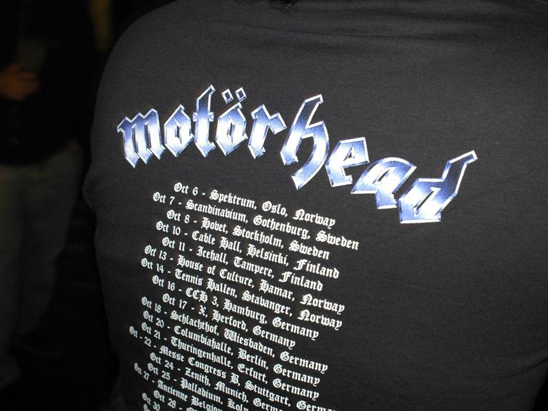 T-Shirt der Band "Motörhead" mit aufgedruckten Tourdaten