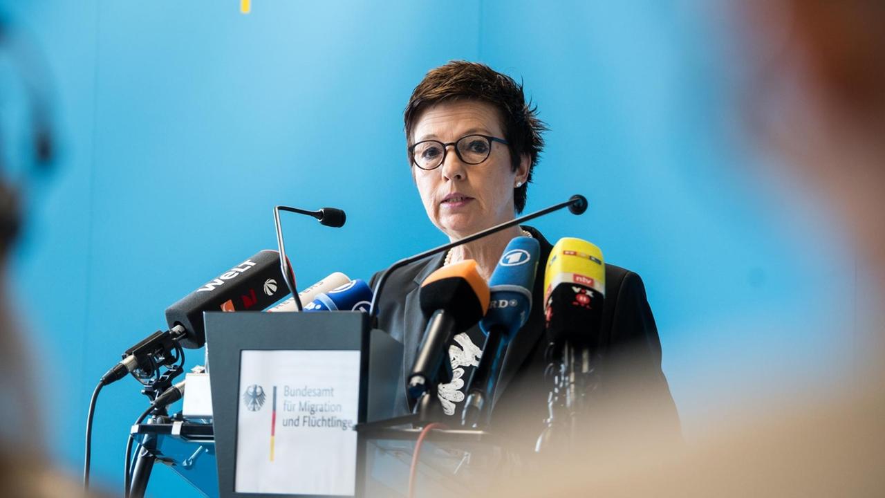 Jutta Cordt, Präsidentin des Bundesamts für Migration und Flüchtlinge (Bamf), äußert sich zu den Vorgängen in der Außenstelle Bremen. Jutta Cordt, Präsidentin des Bundesamts für Migration und Flüchtlinge (Bamf), äußert sich zu den Vorgängen in der Außenstelle Bremen.