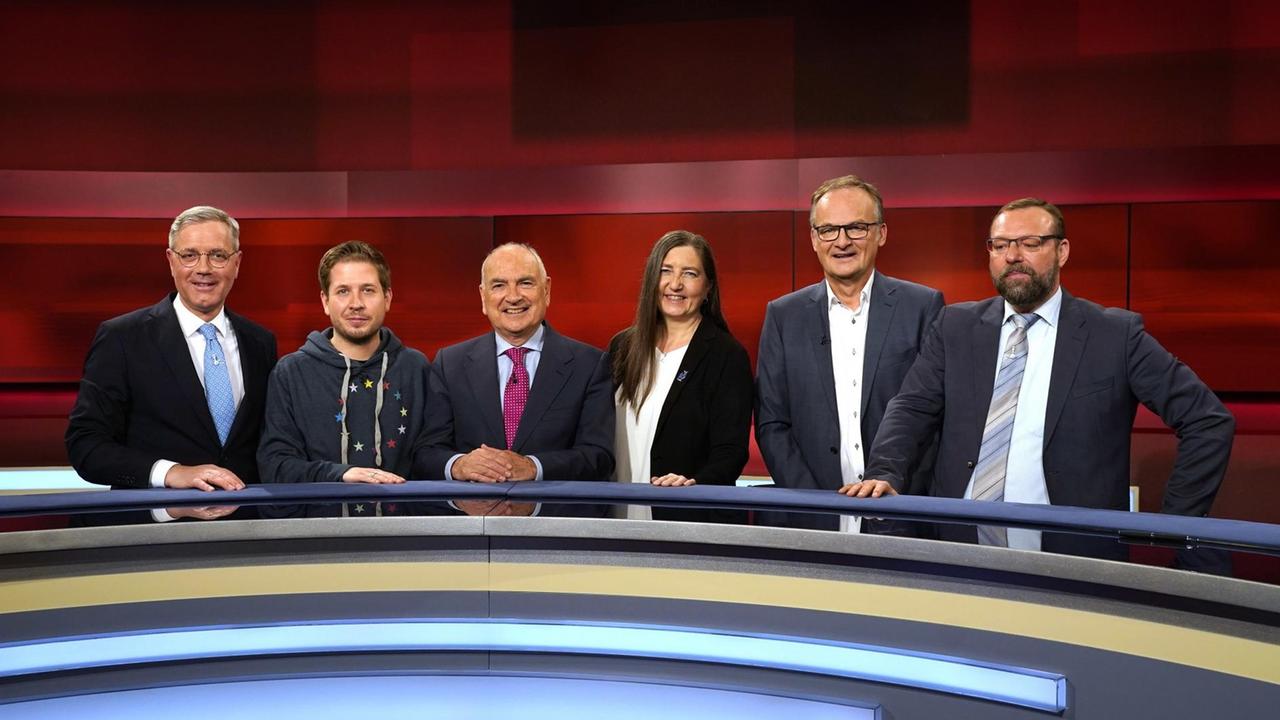 Norbert Röttgen, Kevin Kühnert, Anthony Glees, Petra Braun und Nikolaus Doll diskutierten mit Frank Plasberg in der ARD-Talkshow „hart aber fair“ am 8. April 2019 über den Brexit: „Sorry, liebe Briten: Wer nimmt Euch jetzt noch ernst?“