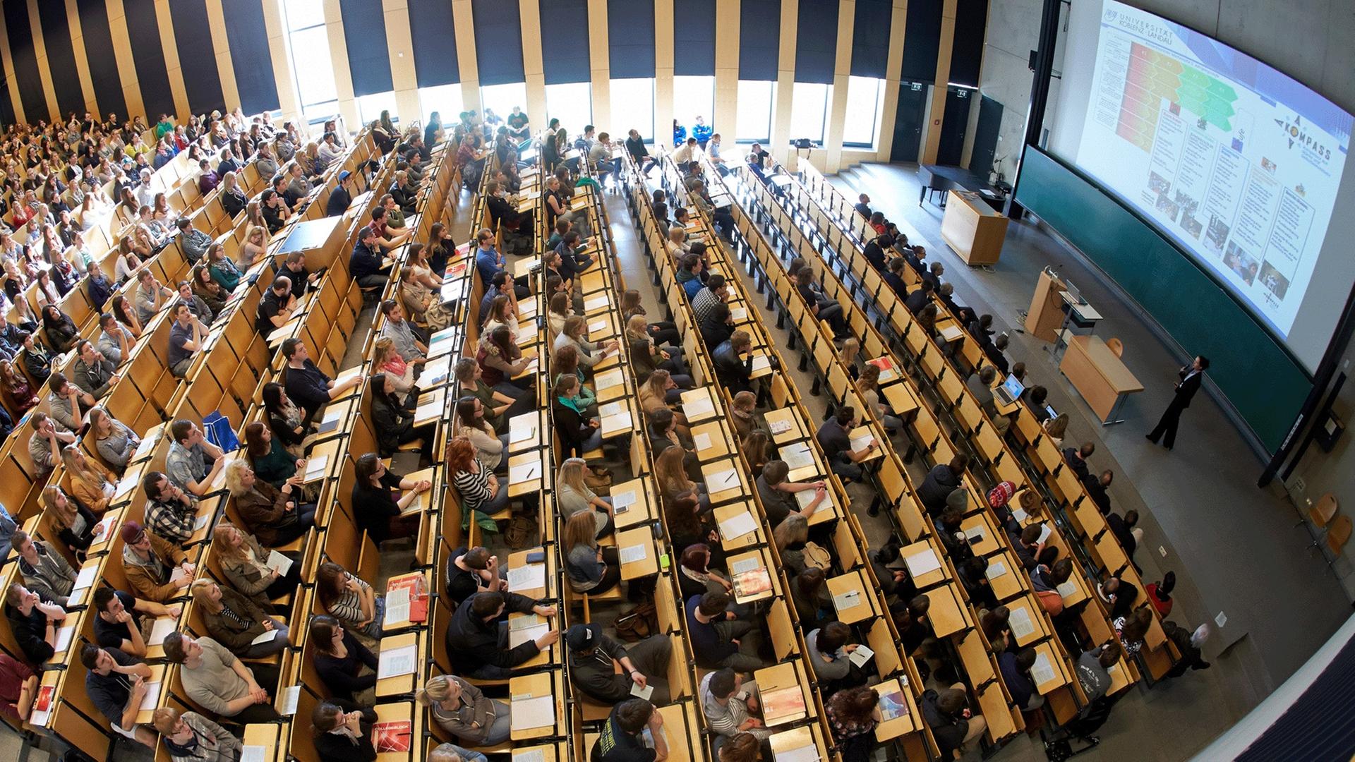 Deutschlands Universitäten sind ausgelastet, darunter leidet die Lehre. 