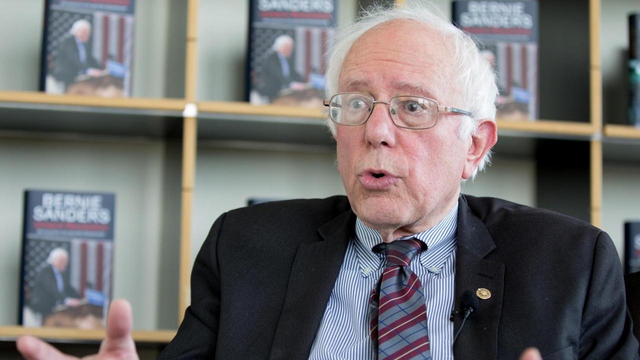 Der US-Politiker und ehemalige Präsidentschaftsbewerber Bernie Sanders spricht am 31.05.2017 in Berlin im Ullstein-Verlag mit einem Journalisten der Deutschen Presse-Agentur dpa. Foto: Kay Nietfeld/dpa | Verwendung weltweit Der US-Politiker und ehemalige Präsidentschaftsbewerber Bernie Sanders spricht am 31.05.2017 in Berlin im Ullstein-Verlag mit einem Journalisten der Deutschen Presse-Agentur dpa. Foto: Kay Nietfeld/dpa | Verwendung weltweit