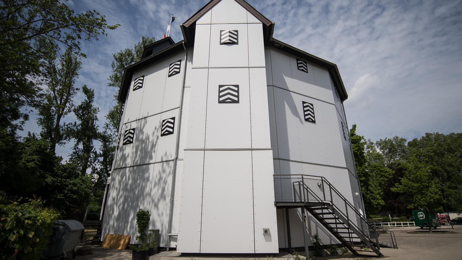 Das Globe Theater in Neuss (Nordrhein-Westfalen) ist Austragungsort des jährlichen Shakespeare-Festivals. Das Globe Theater in Neuss (Nordrhein-Westfalen) ist Austragungsort des jährlichen Shakespeare-Festivals.