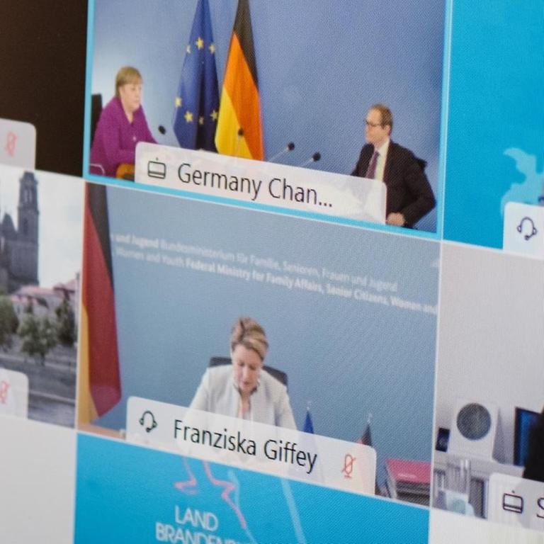 Videoschalte der Ministerpräsidentinnen und Ministerpräsidenten mit der Bundeskanzlerin auf einem Bildschirm