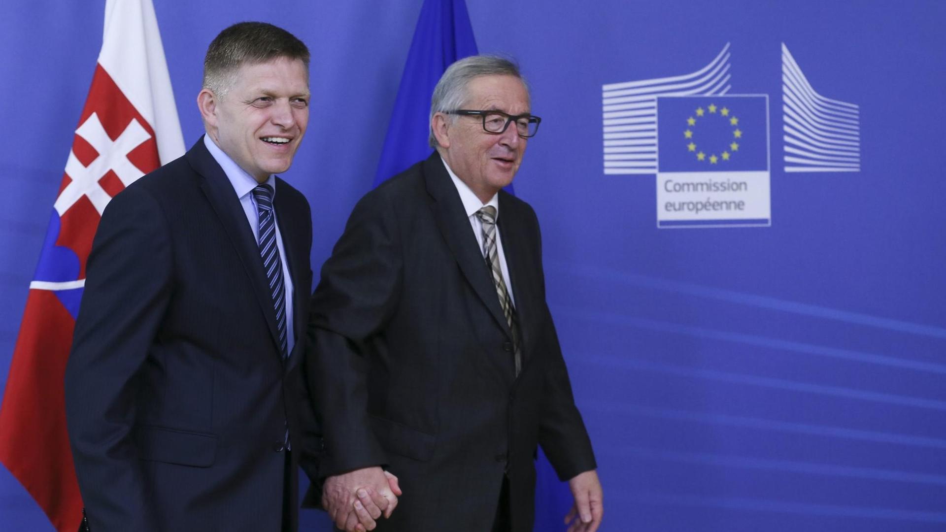 Der slowakische Ministerpräsident Robert Fico und EU-Kommissionspräsident Jean-Claude Juncker