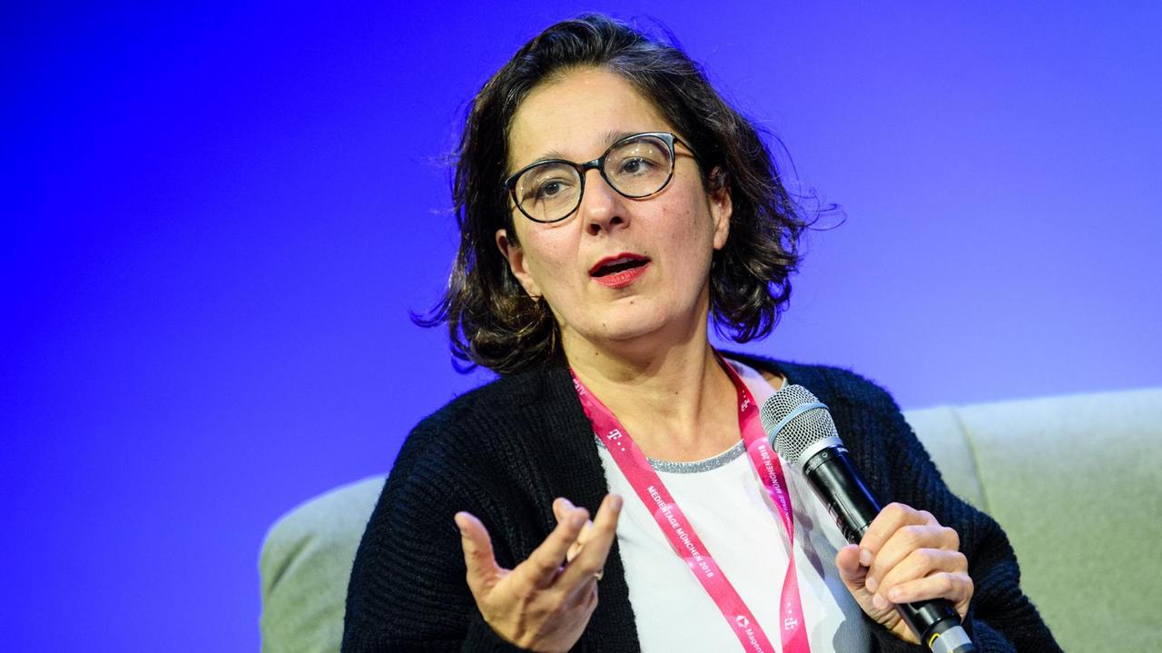 Isabel Schayani, Journalistin, nimmt auf den 32. Medientagen München an einer Diskussion zum Thema "Political Correctness - oder wie liberal ist unsere Mediendemokratie wirklich" teil. Isabel Schayani, Journalistin, nimmt auf den 32. Medientagen München an einer Diskussion zum Thema "Political Correctness - oder wie liberal ist unsere Mediendemokratie wirklich" teil.