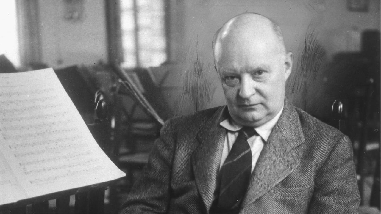 Der Komponist Paul Hindemith auf einem schwarz-weiß Foto um 1930. Der Komponist Paul Hindemith auf einem schwarz-weiß Foto um 1930.
