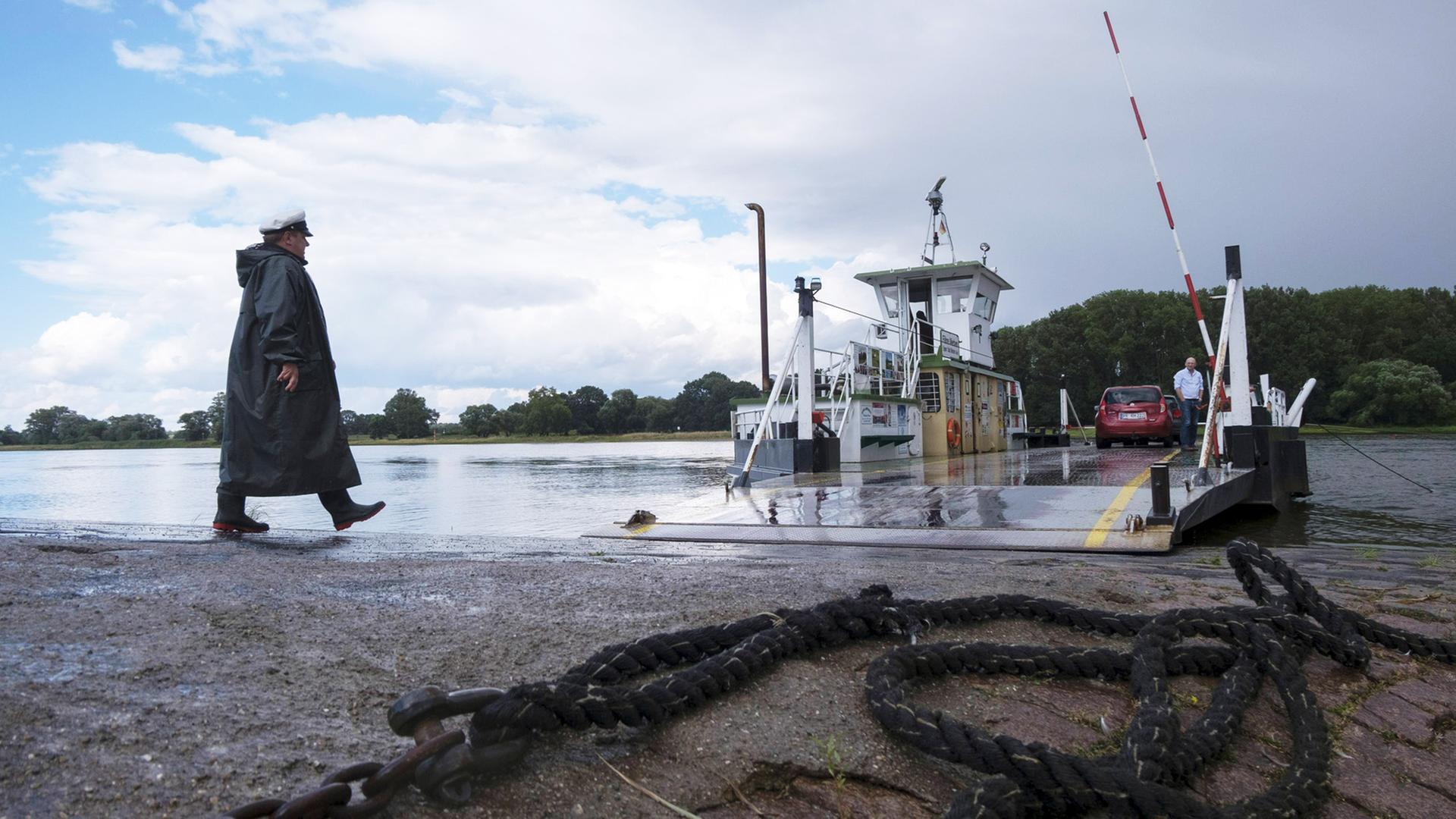 Fährbetrieb auf der Elbe zwischen Räbel und der Hansestadt Werben Fährbetrieb auf der Elbe zwischen Räbel und der Hansestadt Werben