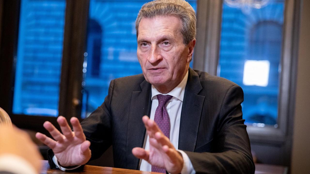 Günther Oettinger (CDU) ist EU-Kommissar für Haushalt und Personal Günther Oettinger (CDU) ist EU-Kommissar für Haushalt und Personal
