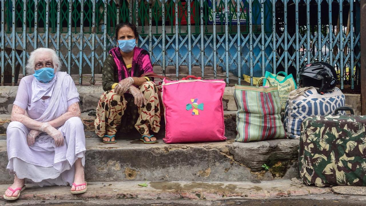 July 23, 2020, Kolkata, India: Women wearing face masks are seen stranded in Howrah station due to the unavailability of public transport during the two day a week lockdown in Kolkata..West Bengal government decided to impose a week lockdown in the state to curb the rise of the Coronavirus COVID-19 disease. Only persons in emergency services and patients have the permission to travel or make movements. Kolkata India - ZUMAs197 20200723_zaa_s197_054 Copyright: xSumitxSanyalx July 23, 2020, Kolkata, India: Women wearing face masks are seen stranded in Howrah station due to the unavailability of public transport during the two day a week lockdown in Kolkata..West Bengal government decided to impose a week lockdown in the state to curb the rise of the Coronavirus COVID-19 disease. Only persons in emergency services and patients have the permission to travel or make movements. Kolkata India - ZUMAs197 20200723_zaa_s197_054 Copyright: xSumitxSanyalx
