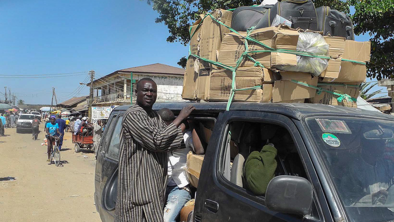 Unzählige Menschen sind auf der Flucht vor Boko Haram Unzählige Menschen sind auf der Flucht vor Boko Haram