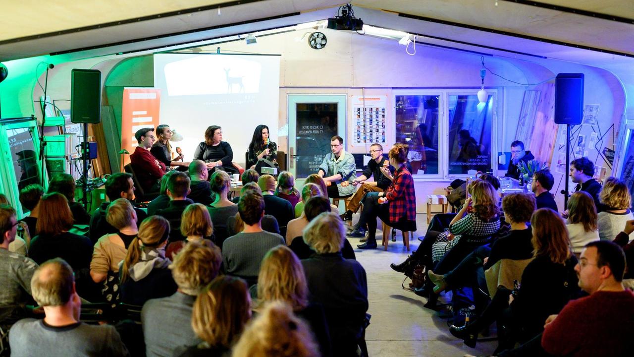Der Kulturpodcast. Einjähriger Geburtstag des Podcast, Feier mit Aufzeichnung der 57. Sendung. Der Kulturpodcast. Einjähriger Geburtstag des Podcast, Feier mit Aufzeichnung der 57. Sendung.