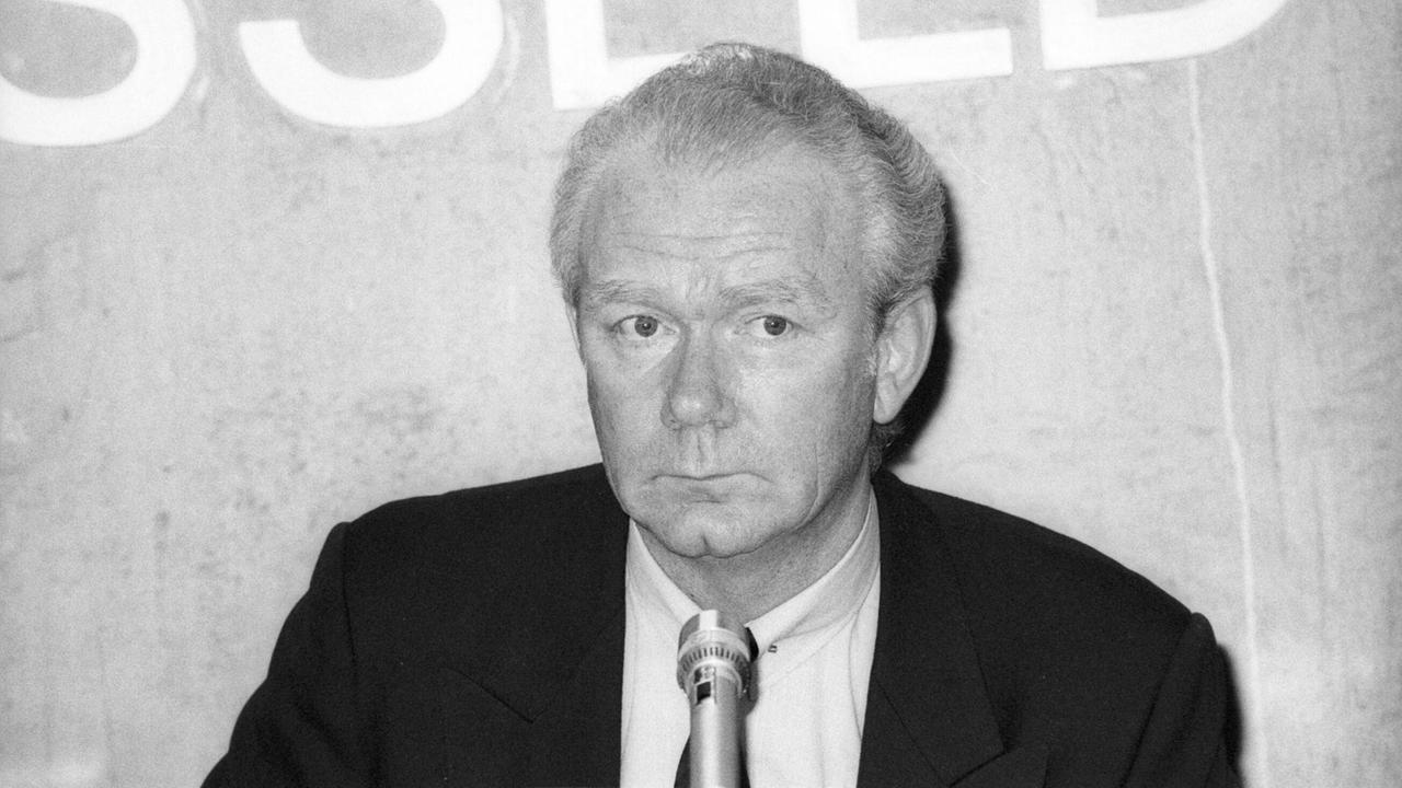 Walerij Lobanowskyj im September 1988 bei einem Fußball-Länderspiel von Deutschland gegen die UdSSR. Walerij Lobanowskyj im September 1988 bei einem Fußball-Länderspiel von Deutschland gegen die UdSSR.