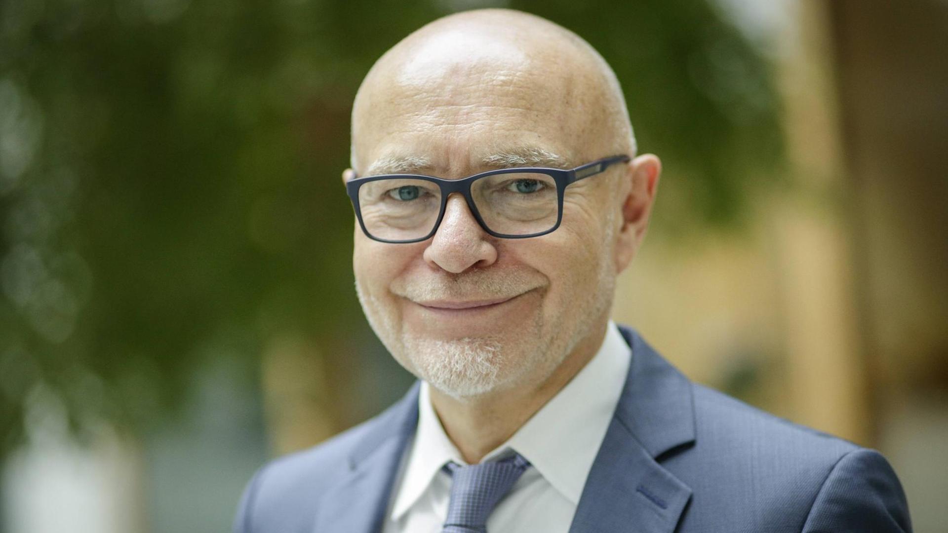 Porträtaufnahme von Udo di Fabio, ehemaliger Richter des Bundesverfassungsgerichts. Porträtaufnahme von Udo di Fabio, ehemaliger Richter des Bundesverfassungsgerichts.