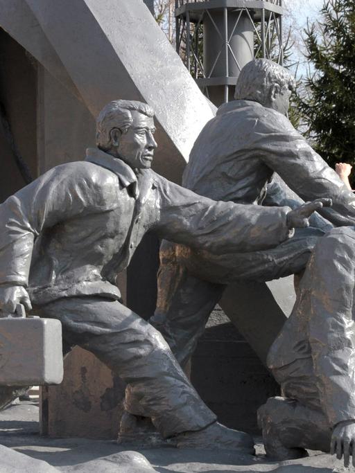 Das Denkmal für die Helden und Feuerwehrleute von Tschernobyl in der Ukraine.